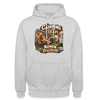 CityShirts - Hoodie - Camping er min terapi – Konen er min diagnose - CS032 - lysegrå meleret