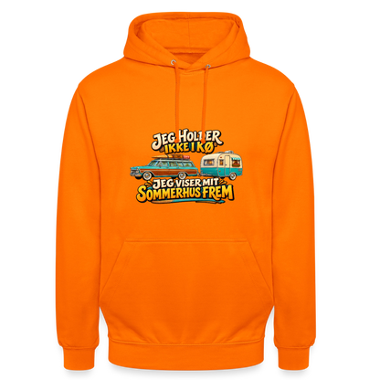 CityShirts - Hoodie - Jeg holder ikke i kø – Jeg viser mit sommerhus frem - CS034 - orange