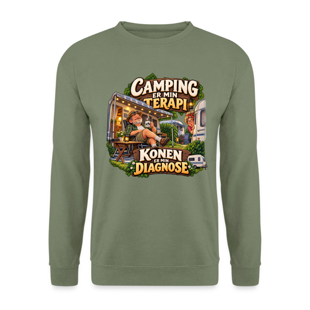 CityShirts - Sweatshirt - Camping er min terapi – Konen er min diagnose - CS032 - militærgrøn