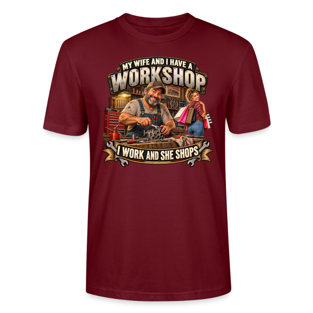 CityShirts - T-shirt - Workshop – I work and she shops - CS021 - burgunder-rød