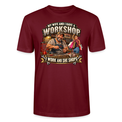 CityShirts - T-shirt - Workshop – I work and she shops - CS021 - burgunder-rød