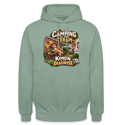 CityShirts - Hoodie - Camping er min terapi – Konen er min diagnose - CS032 - grågrøn