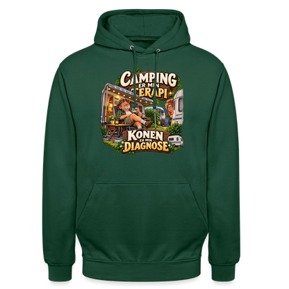 CityShirts - Hoodie - Camping er min terapi – Konen er min diagnose - CS032 - flaskegrøn